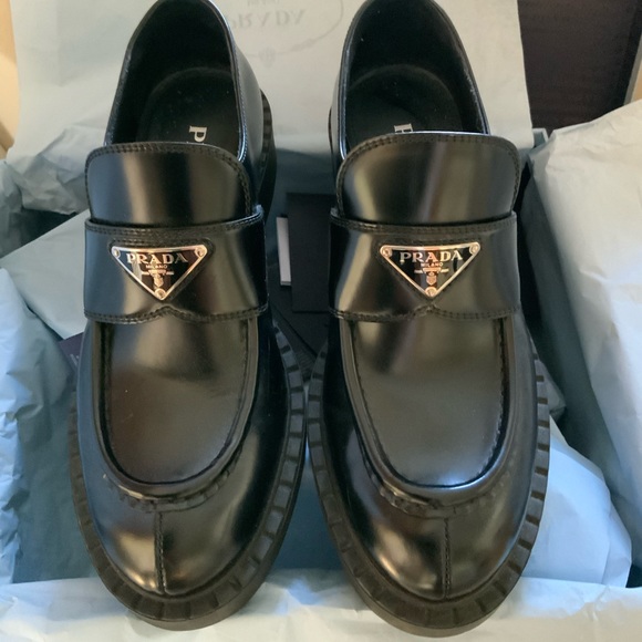 Prada classic loafer - authentic - Picture 1 of 13